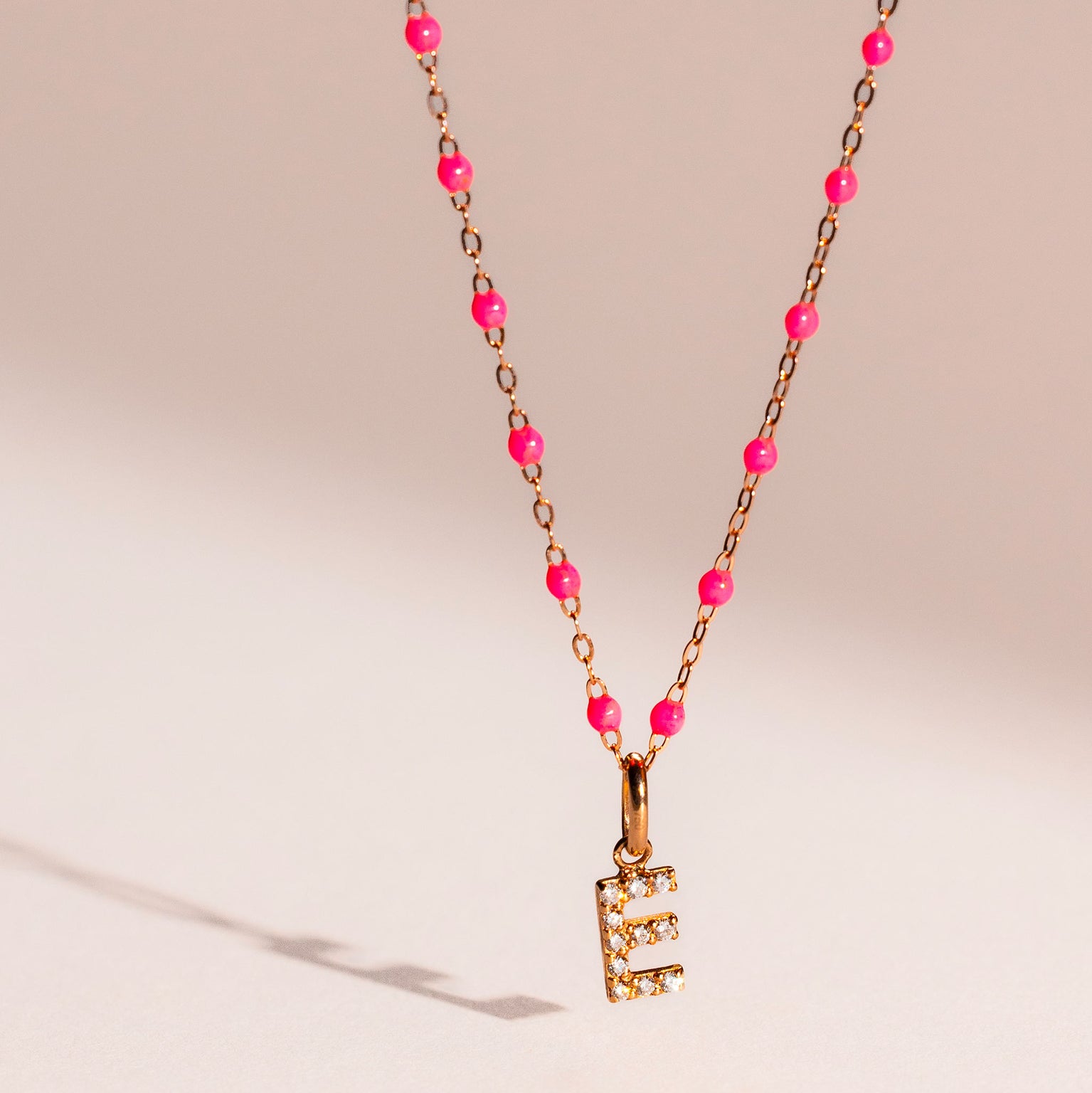 Gigi Clozeau - Pendentif Lucky Letter E, or jaune, diamants