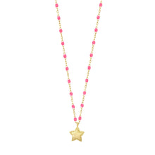 Gigi Clozeau - Collier Étoile Mini Gigi, or jaune et mini perles de résine rose fluo, 40 cm