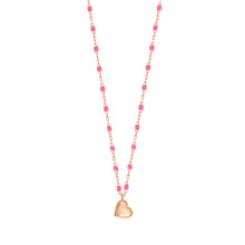 Gigi Clozeau - Collier Lucky Cœur, or rose et mini perles de résine rose fluo, 40 cm