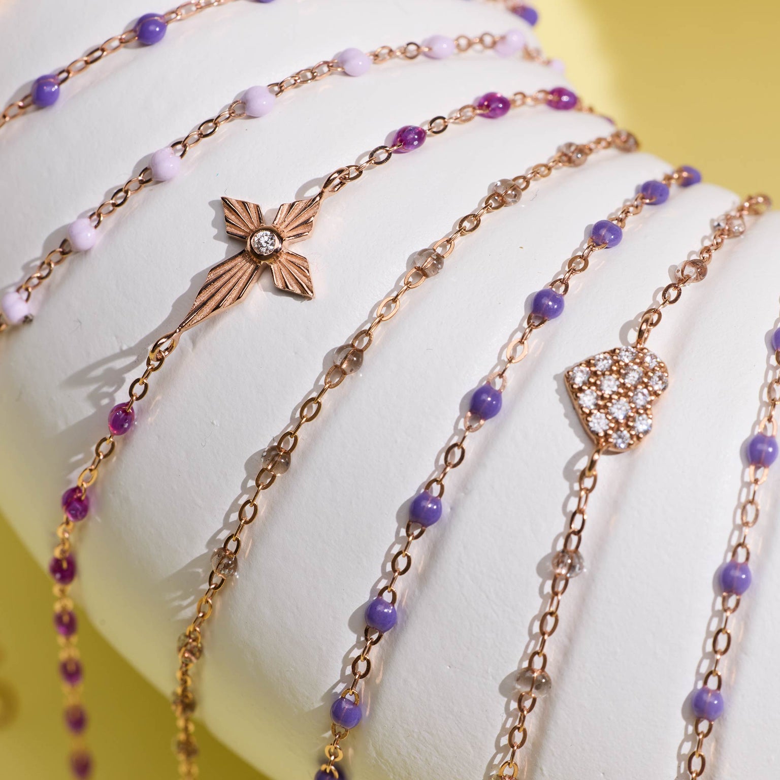 Photo d'un oursin avec différent bracelets Gigi Clozeau 