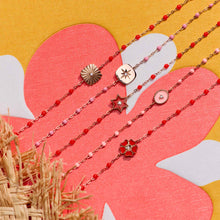 Photo de différent bracelet Gigi Clozeau posé sur une nappe