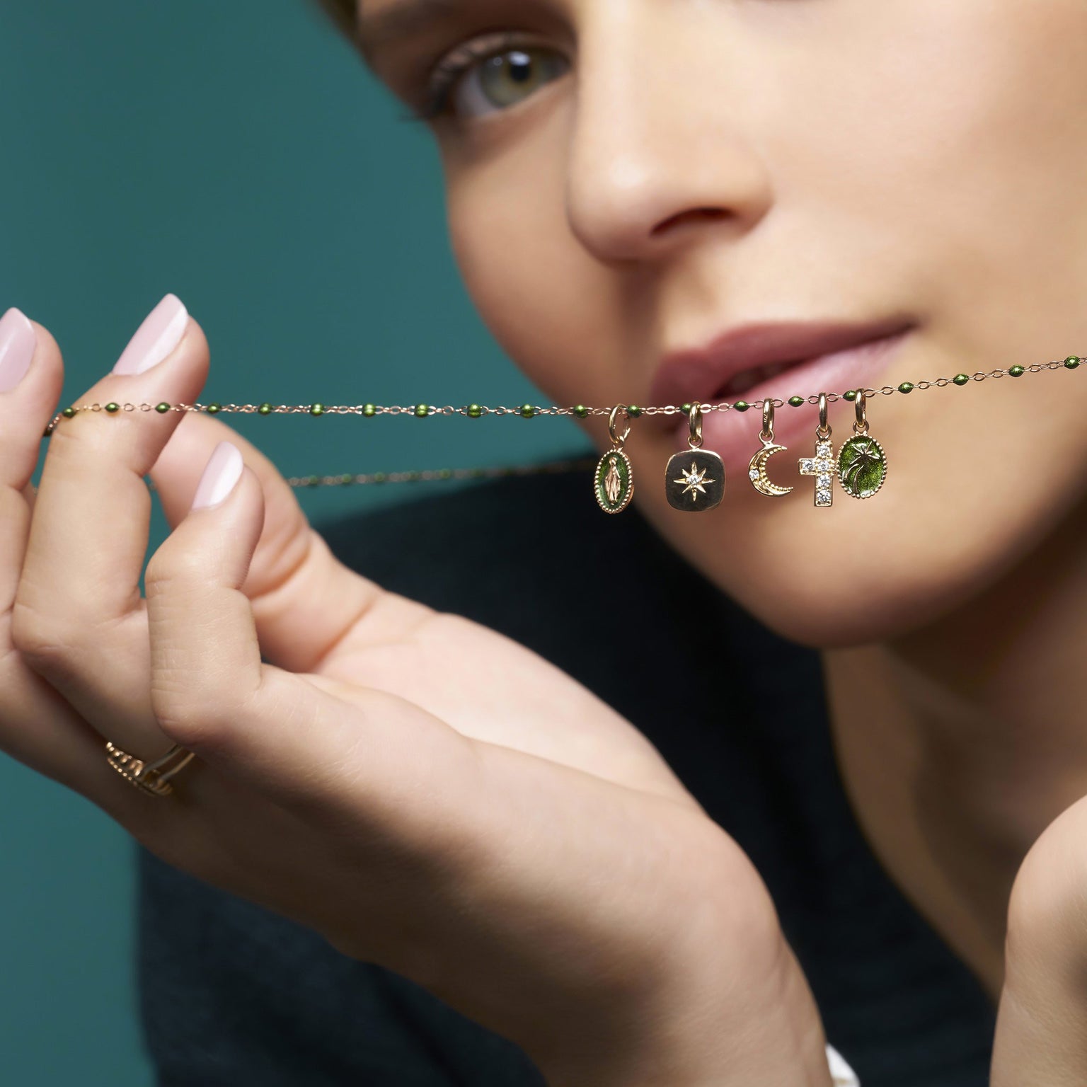 Gigi Clozeau - Pendentif Etoile Espoir résine scarabée, or jaune