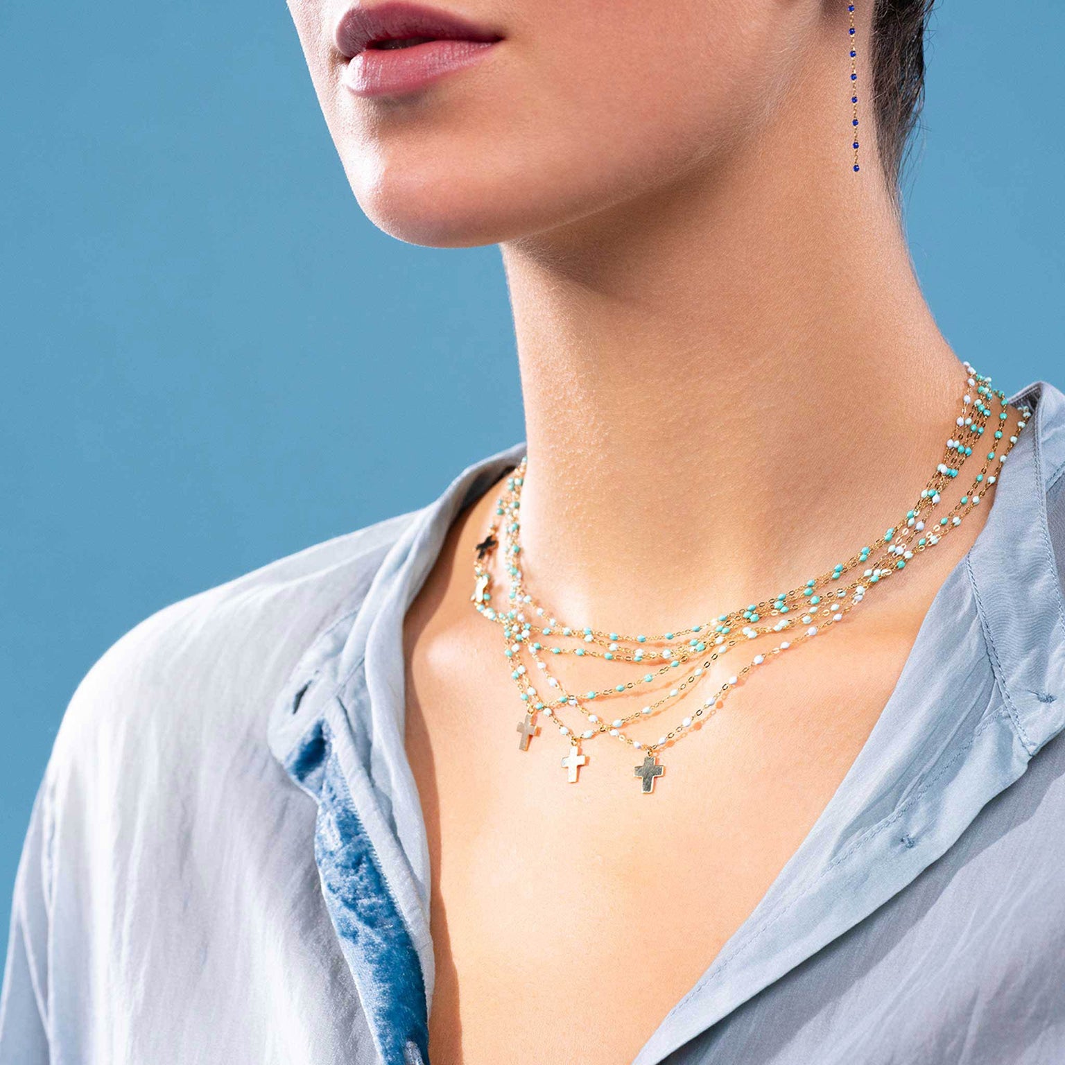 Gigi Clozeau - Collier vert d'eau Croix de côté, or jaune, 42 cm