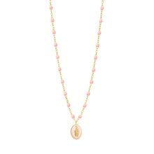 Gigi Clozeau - Collier Madone résine rose bébé, or jaune, 42 cm